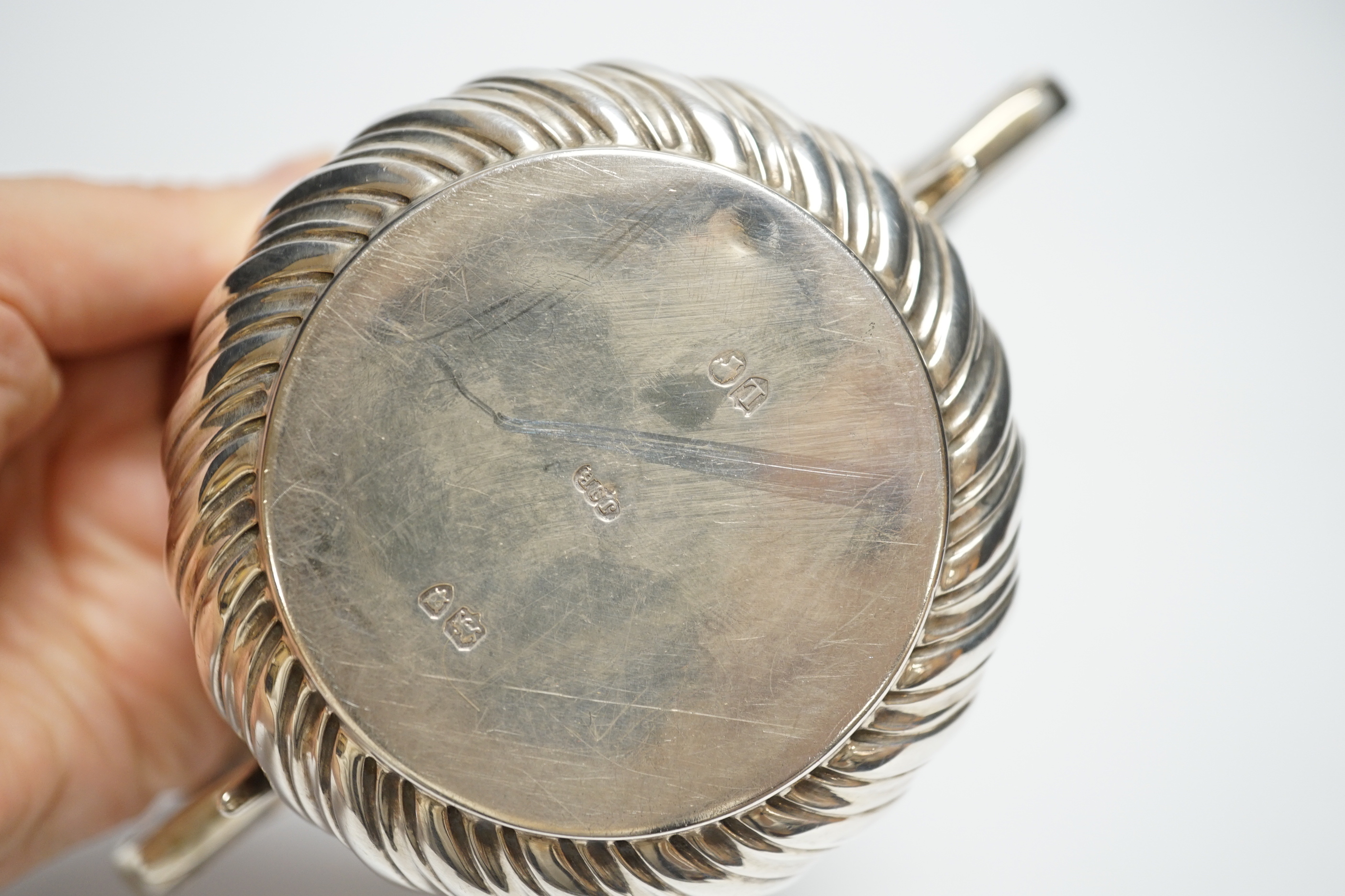 A late Victorian demi fluted silver porringer, John Septimus Beresford, London, 1886, 4.7oz.